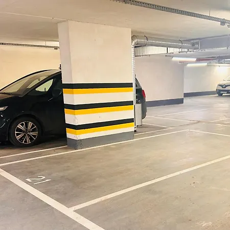 Modern Premium Near The Mountains With Free Parking Space And Self Check In Διαμέρισμα